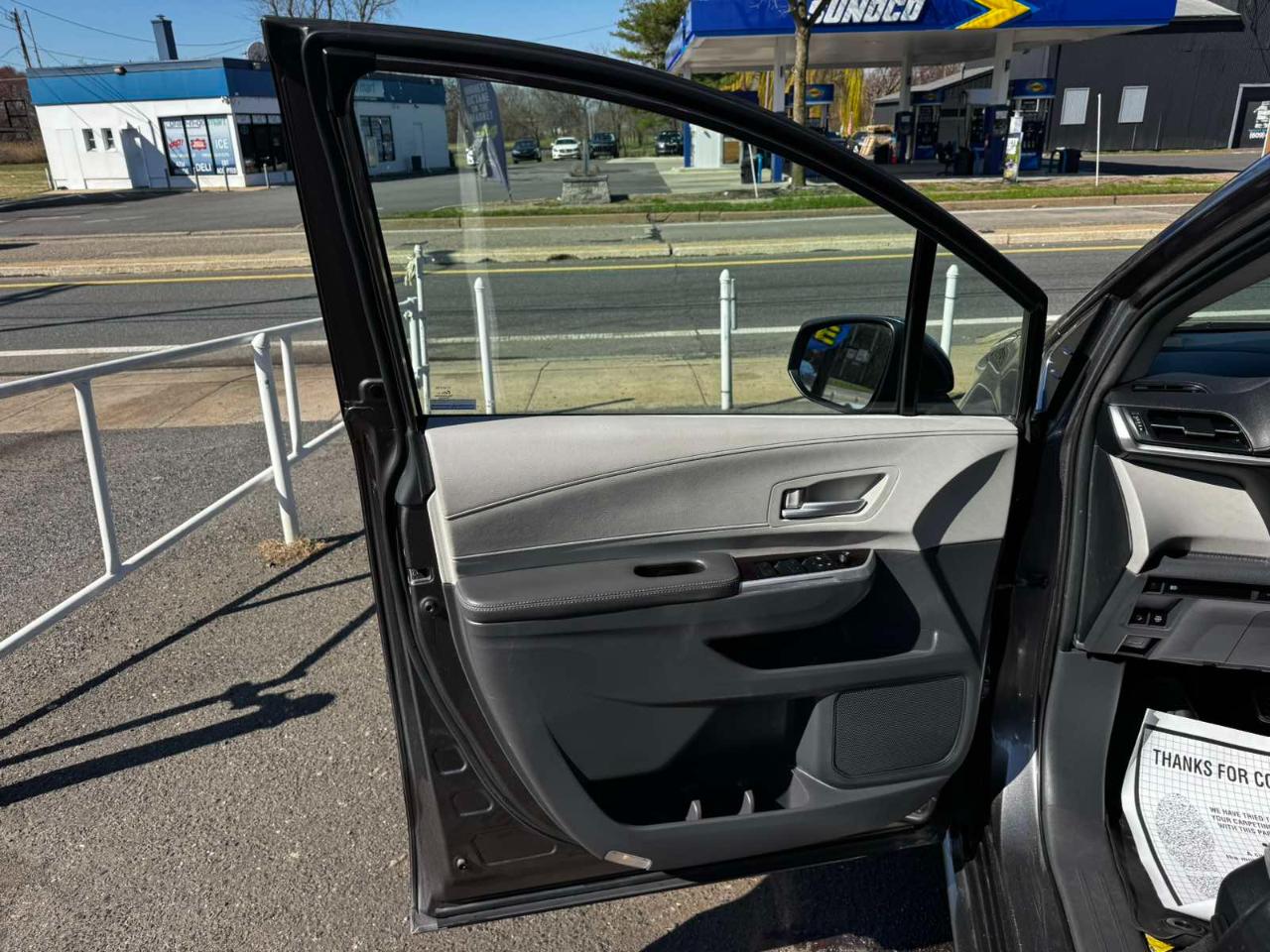 Toyota Sienna XLE FWD 7-Passenger (Natl) 2022