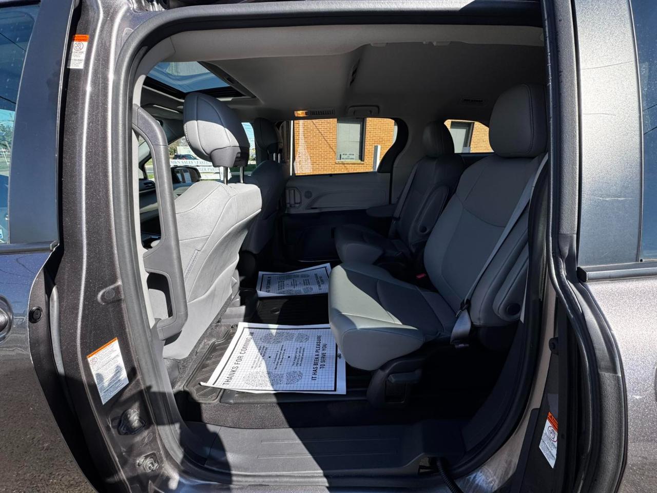 Toyota Sienna XLE FWD 7-Passenger (Natl) 2022