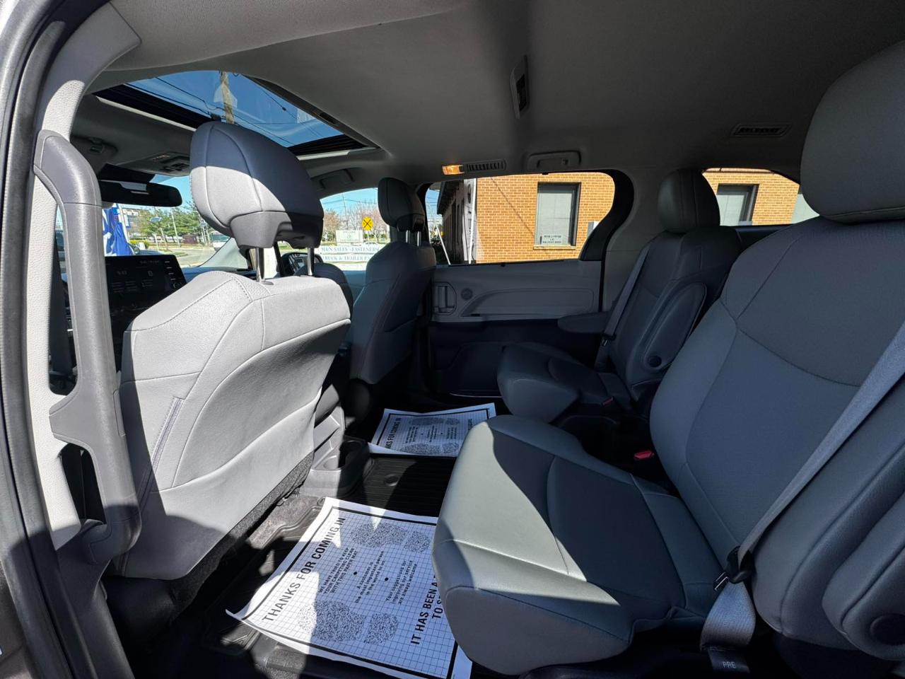Toyota Sienna XLE FWD 7-Passenger (Natl) 2022