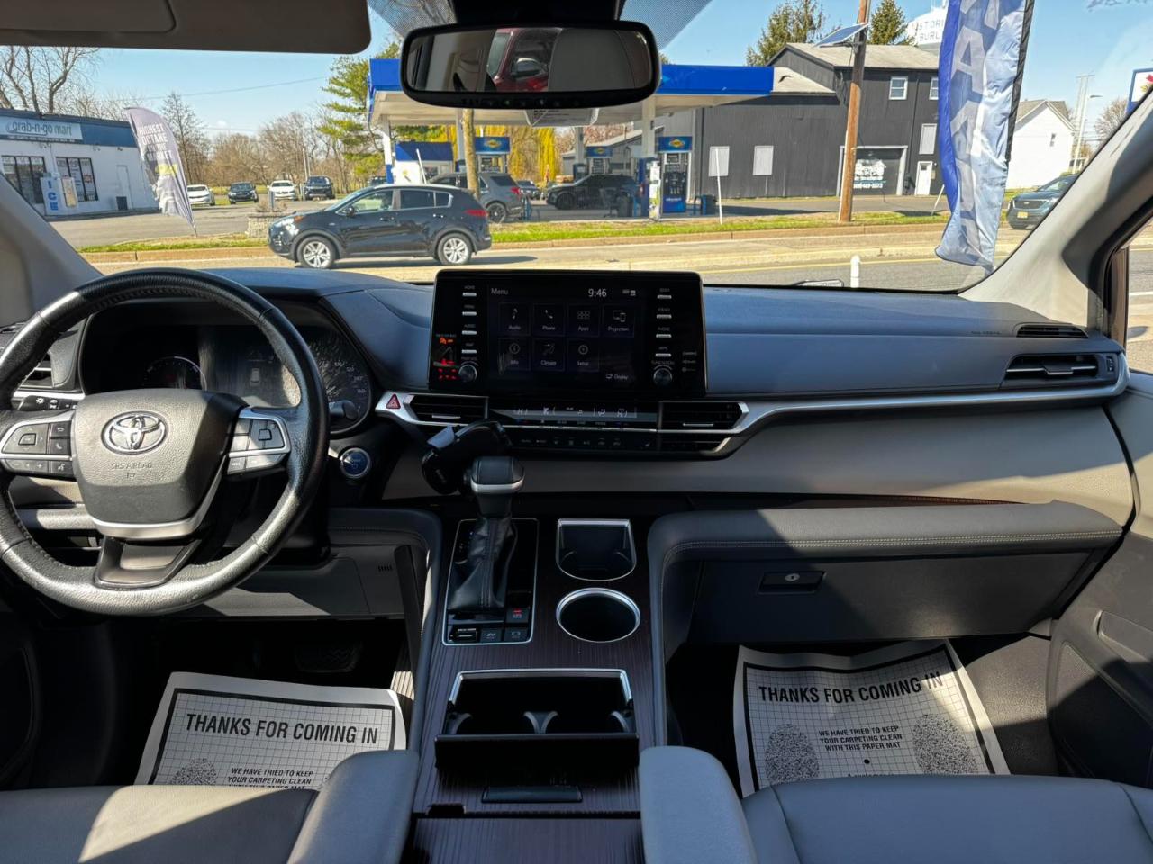 Toyota Sienna XLE FWD 7-Passenger (Natl) 2022