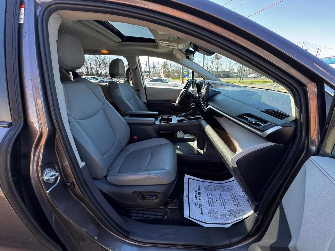 Toyota Sienna XLE FWD 7-Passenger (Natl) 2022