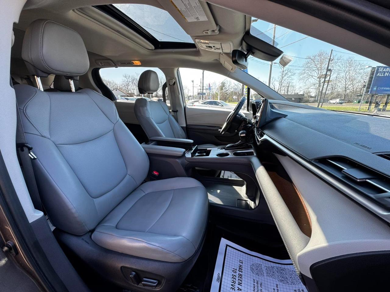 Toyota Sienna XLE FWD 7-Passenger (Natl) 2022