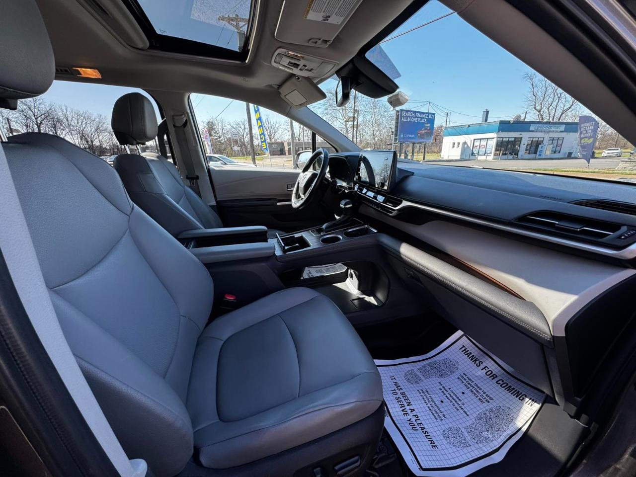 Toyota Sienna XLE FWD 7-Passenger (Natl) 2022