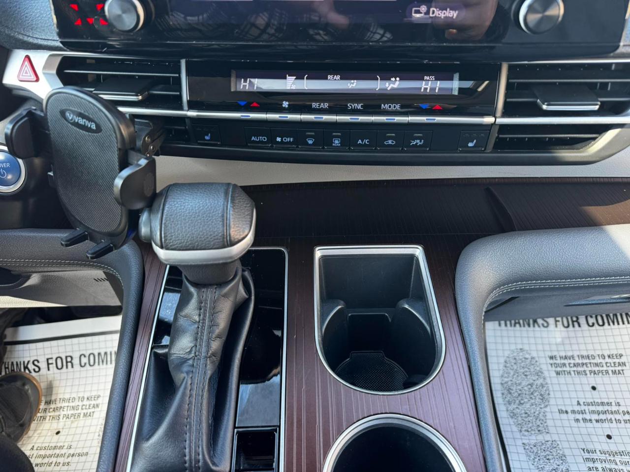 Toyota Sienna XLE FWD 7-Passenger (Natl) 2022