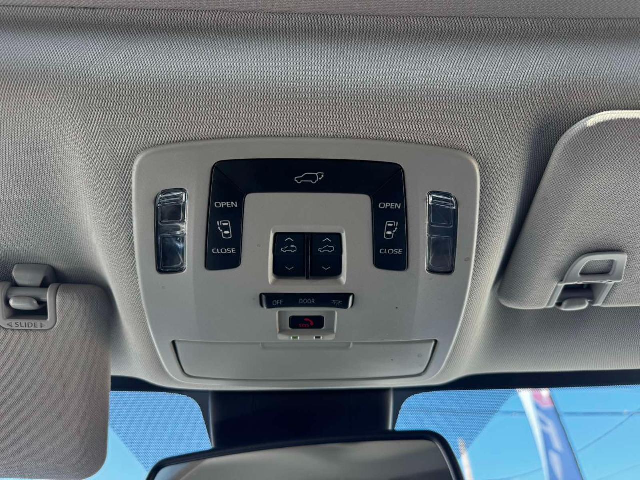 Toyota Sienna XLE FWD 7-Passenger (Natl) 2022