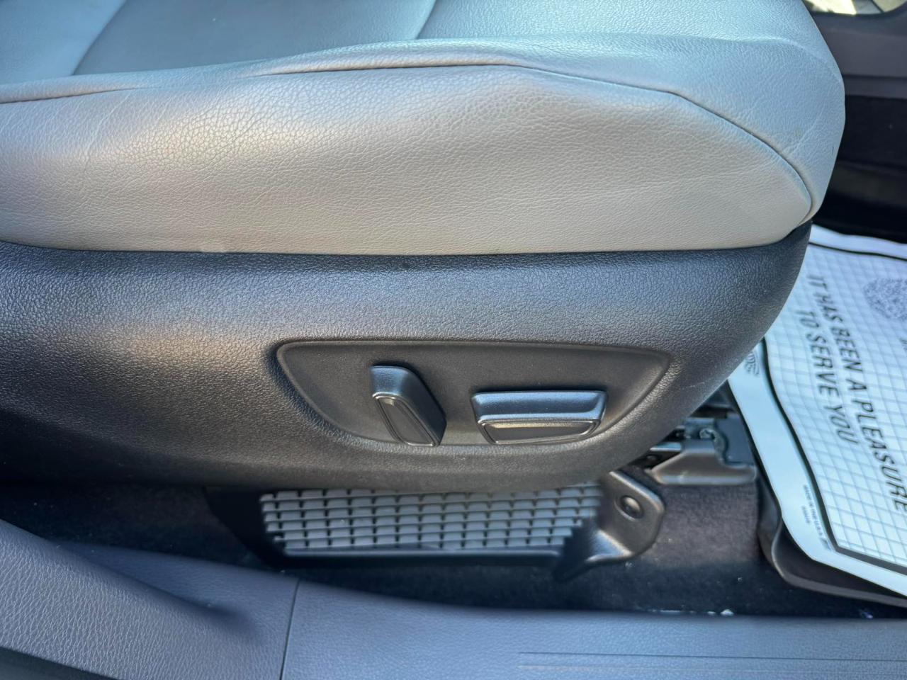 Toyota Sienna XLE FWD 7-Passenger (Natl) 2022