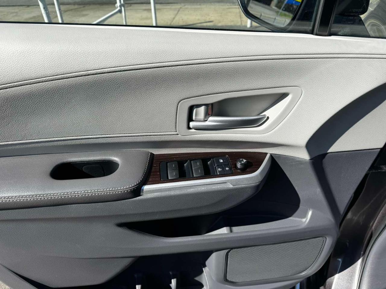 Toyota Sienna XLE FWD 7-Passenger (Natl) 2022