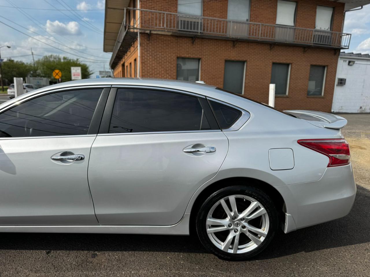 Nissan Altima 4dr Sdn V6 3.5 SL 2013