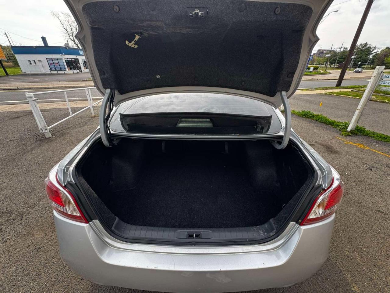 Nissan Altima 4dr Sdn V6 3.5 SL 2013