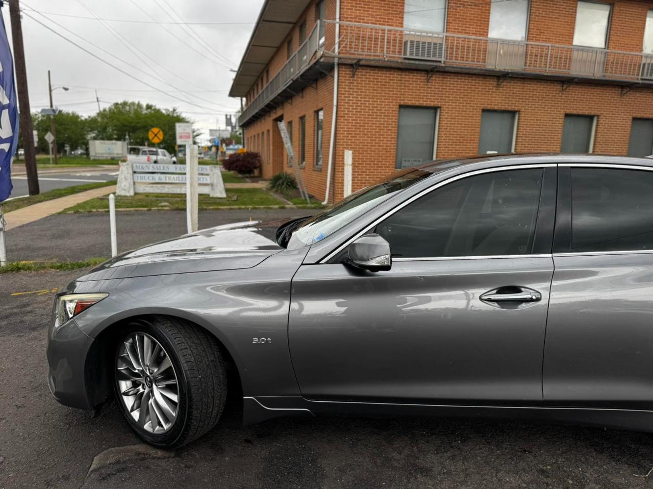 Infiniti Q50 3.0t LUXE RWD 2018