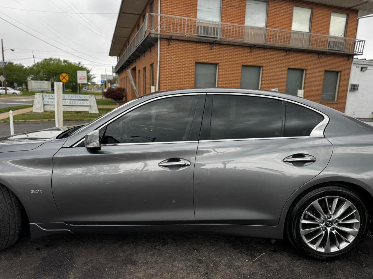 Infiniti Q50 3.0t LUXE RWD 2018