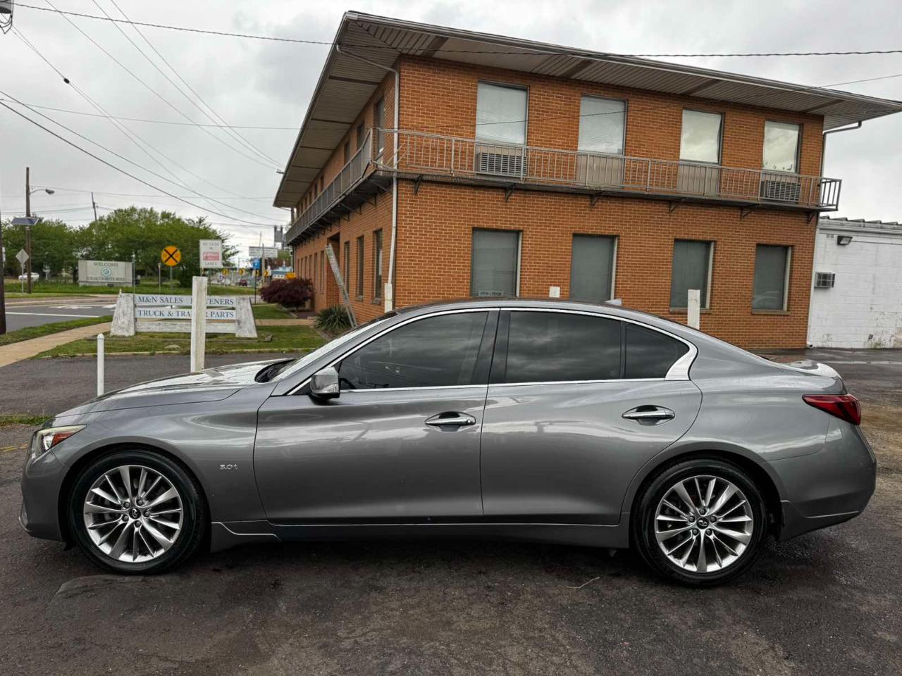 Infiniti Q50 3.0t LUXE RWD 2018