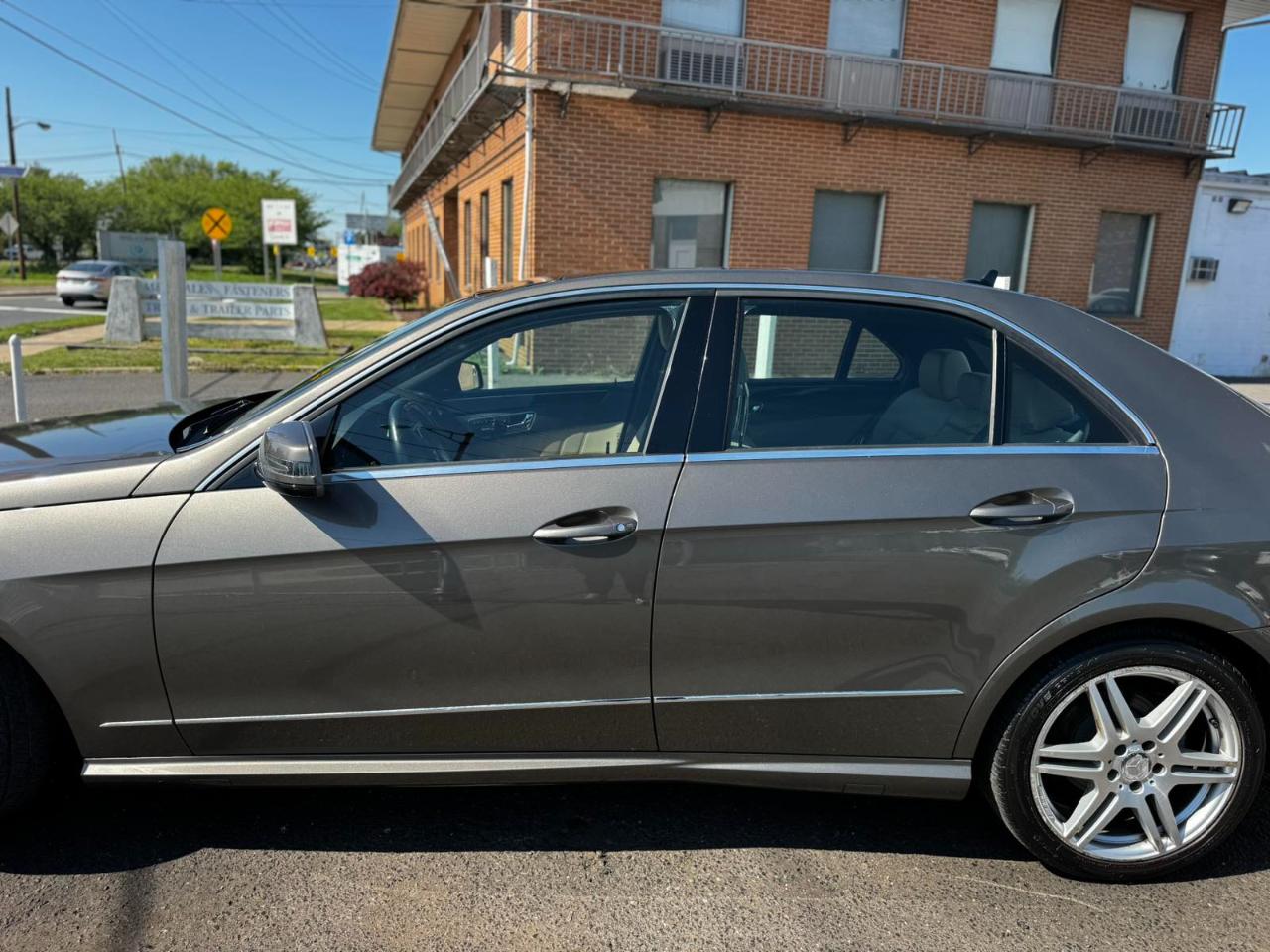Mercedes-Benz E-Class 4dr Sdn E 350 Sport 4MATIC 2011