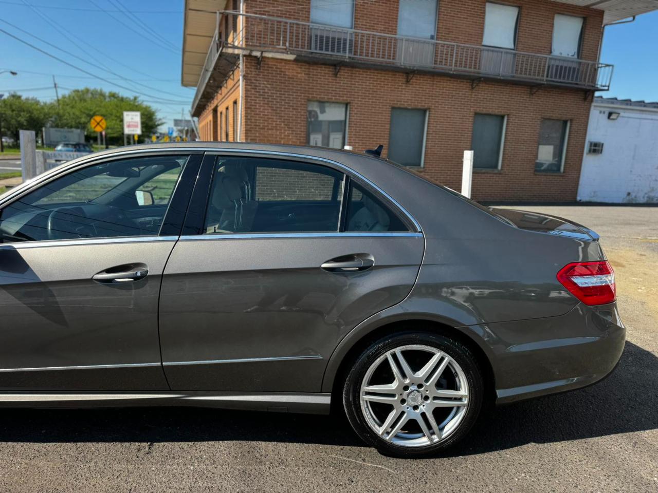 Mercedes-Benz E-Class 4dr Sdn E 350 Sport 4MATIC 2011