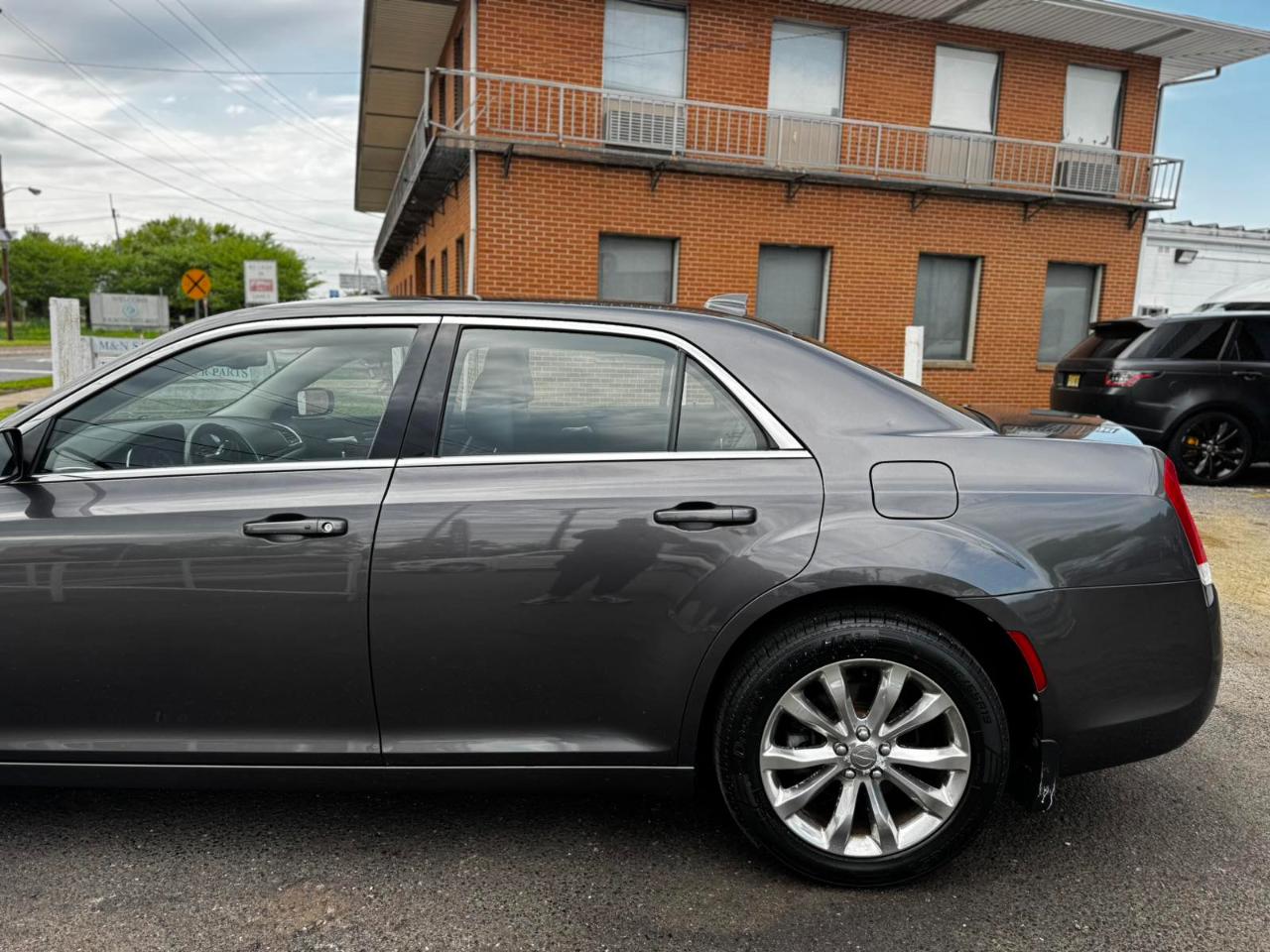 Chrysler 300 4dr Sdn Limited AWD 2015