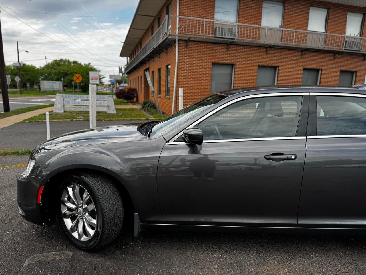 Chrysler 300 4dr Sdn Limited AWD 2015