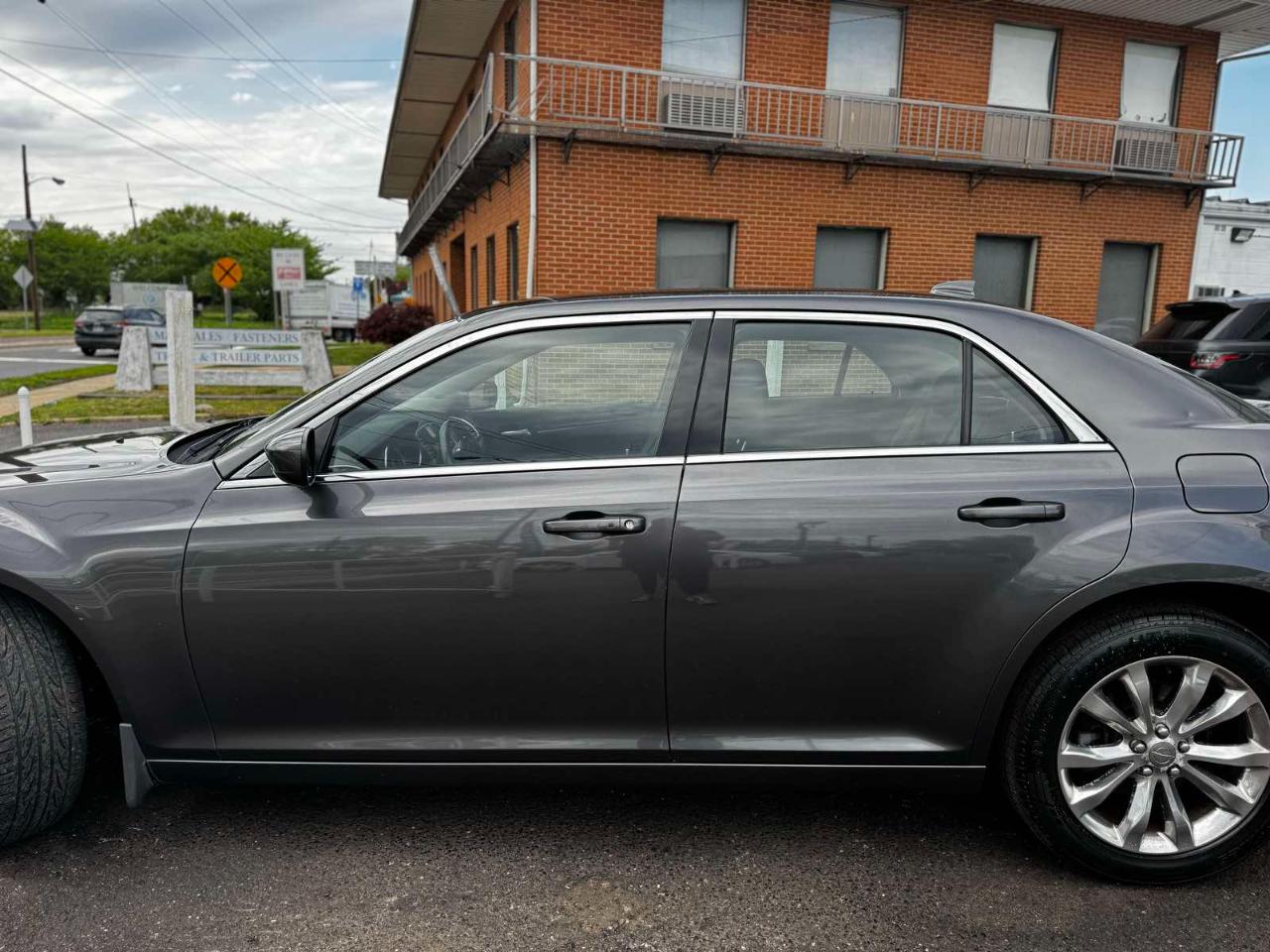Chrysler 300 4dr Sdn Limited AWD 2015