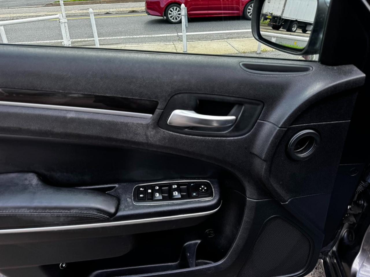 Chrysler 300 4dr Sdn Limited AWD 2015