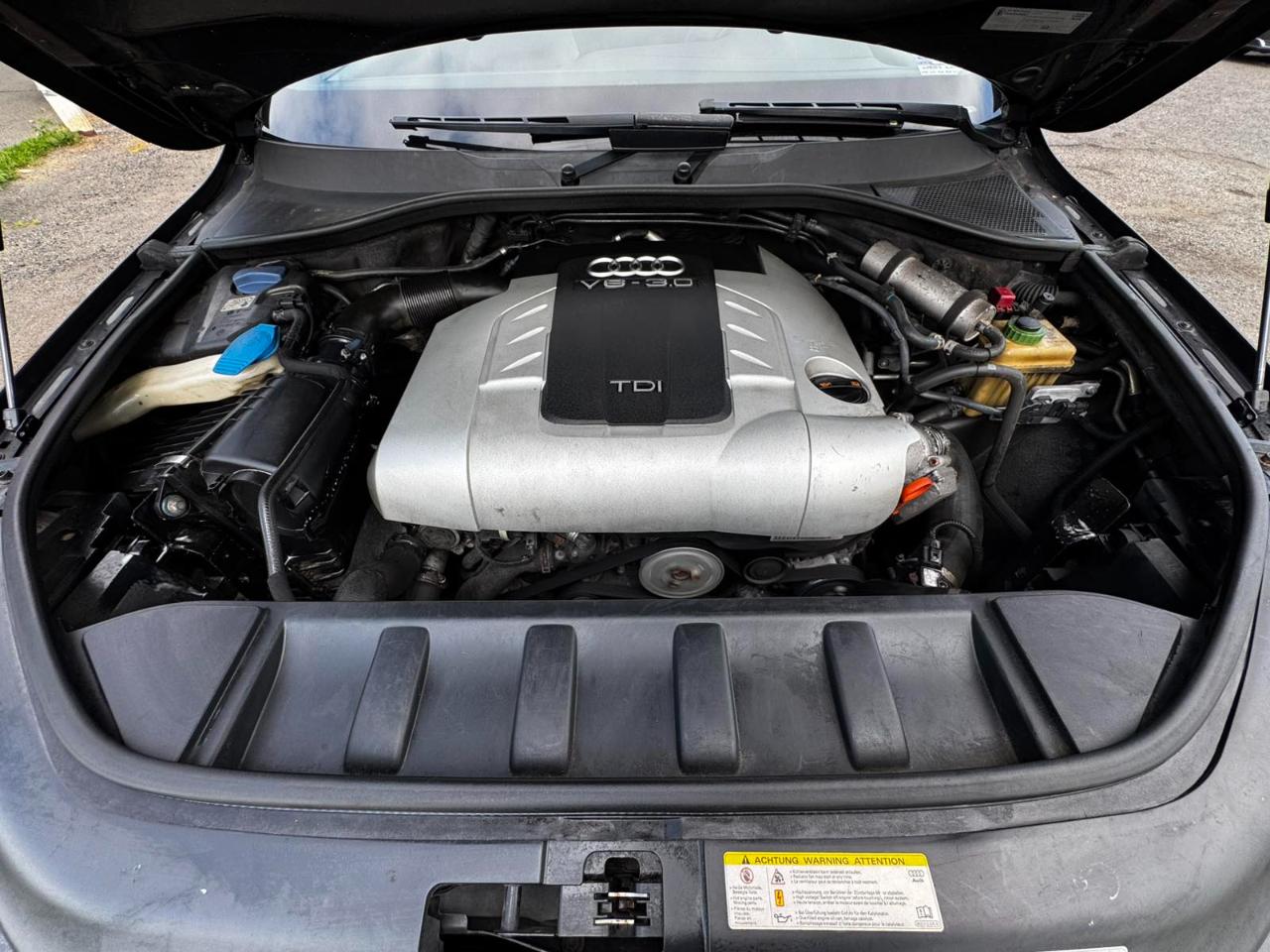 Audi Q7 quattro 4dr 3.0L TDI Prestige 2011