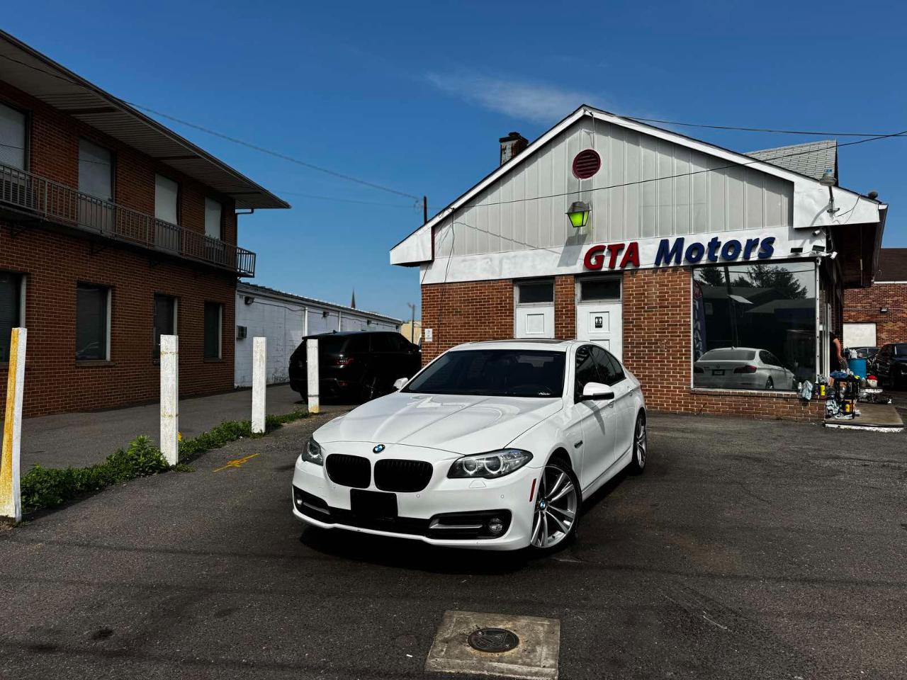 BMW 5 Series 4dr Sdn 528i RWD 2016