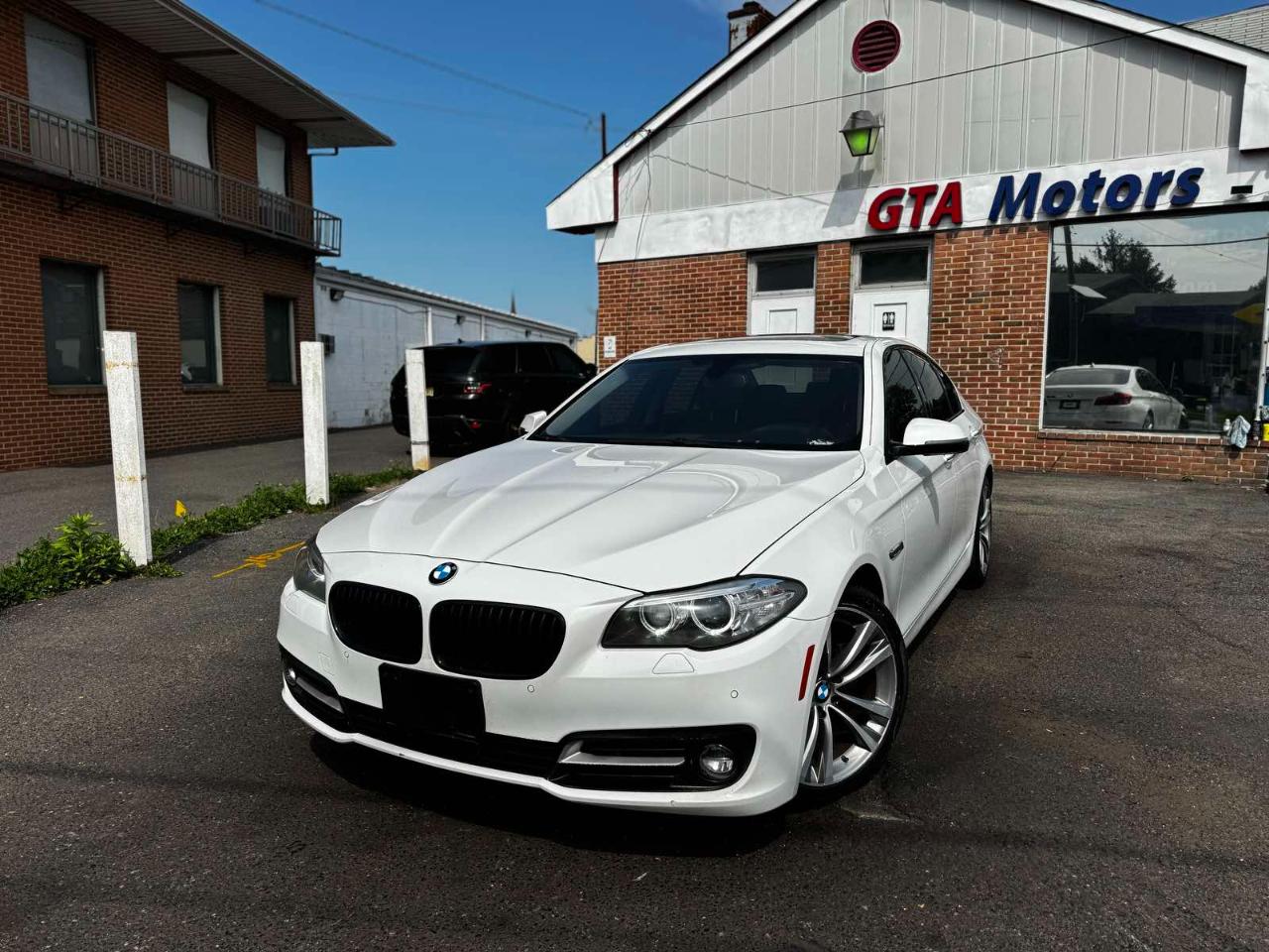 BMW 5 Series 4dr Sdn 528i RWD 2016
