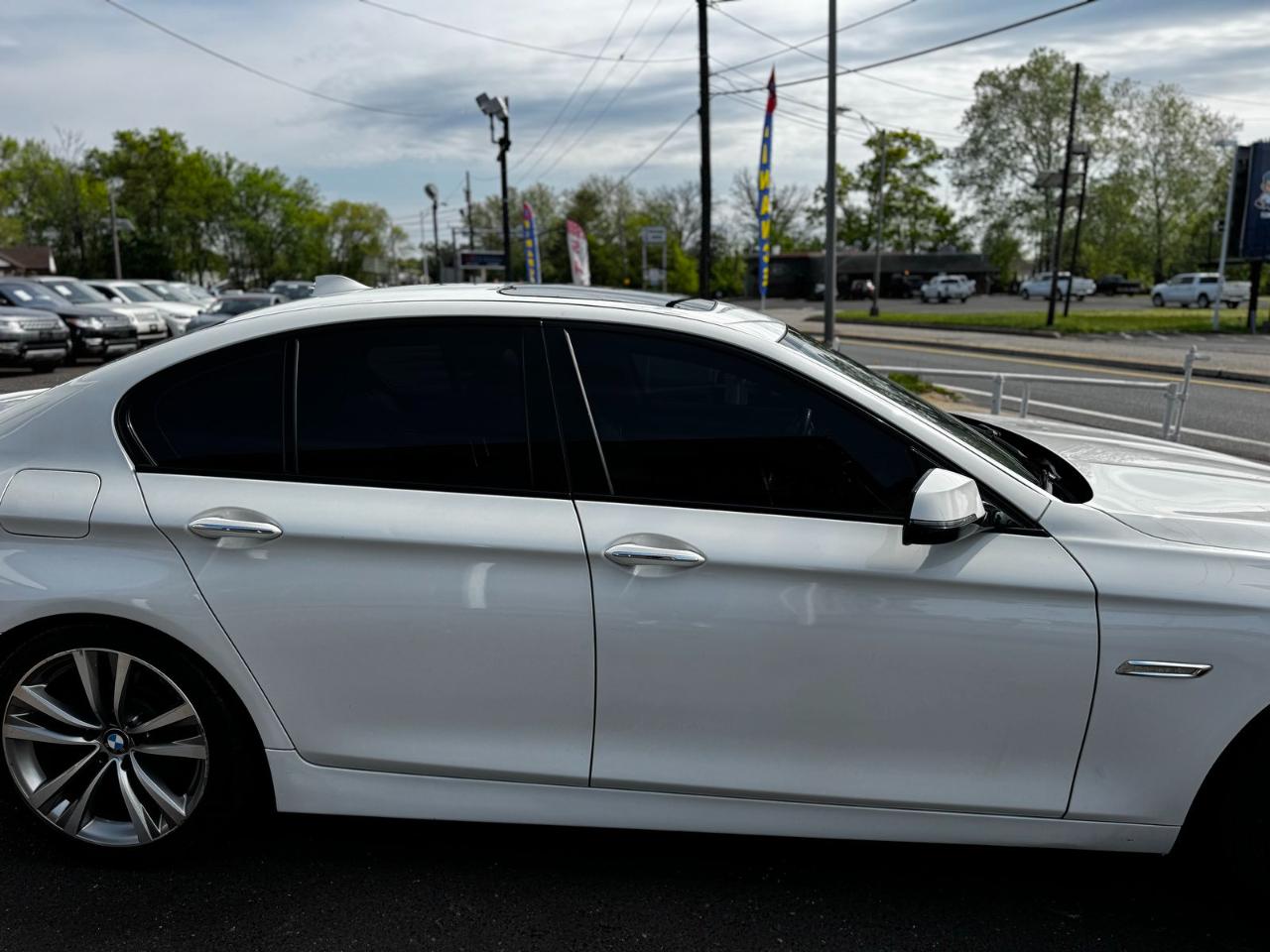 BMW 5 Series 4dr Sdn 528i RWD 2016