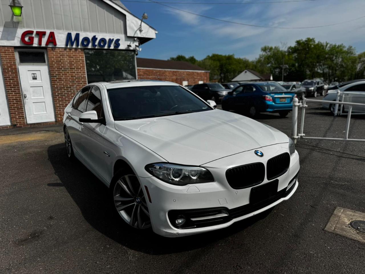 BMW 5 Series 4dr Sdn 528i RWD 2016