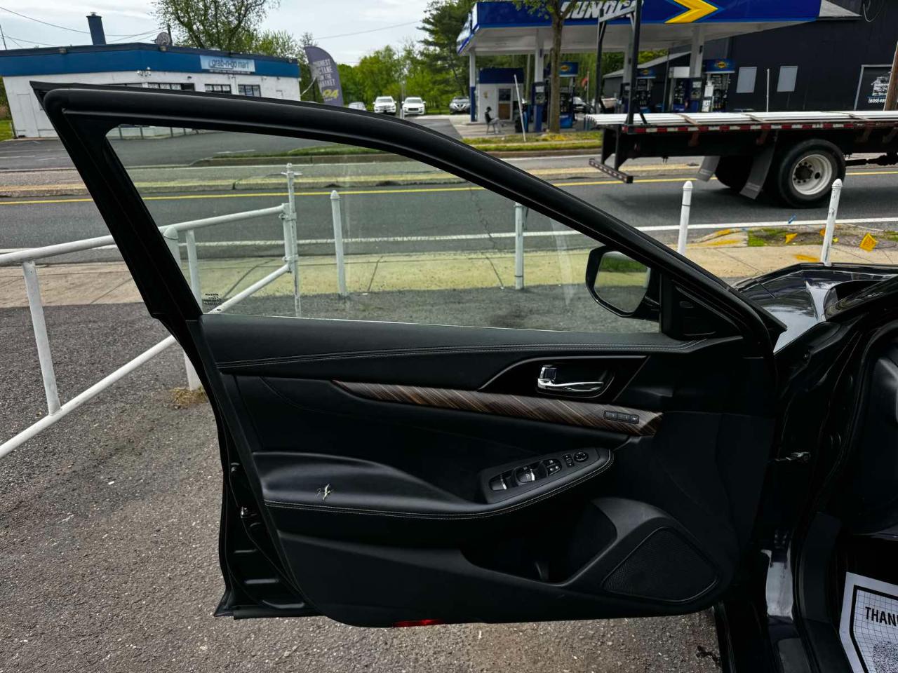 Nissan Maxima 4dr Sdn 3.5 Platinum 2016