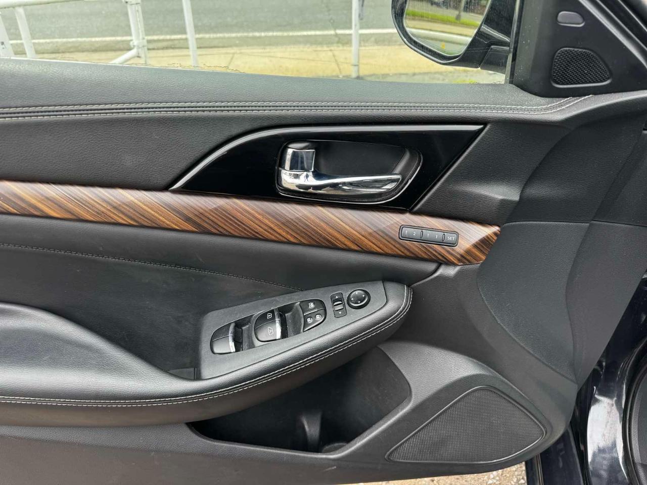 Nissan Maxima 4dr Sdn 3.5 Platinum 2016