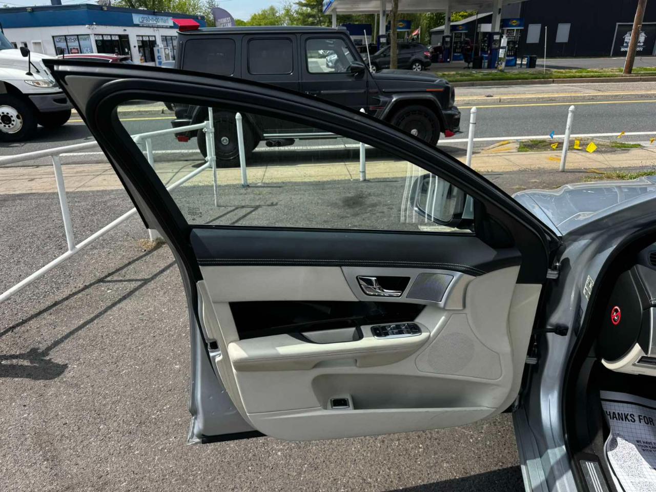 Jaguar XF 4dr Sdn Portfolio 2012