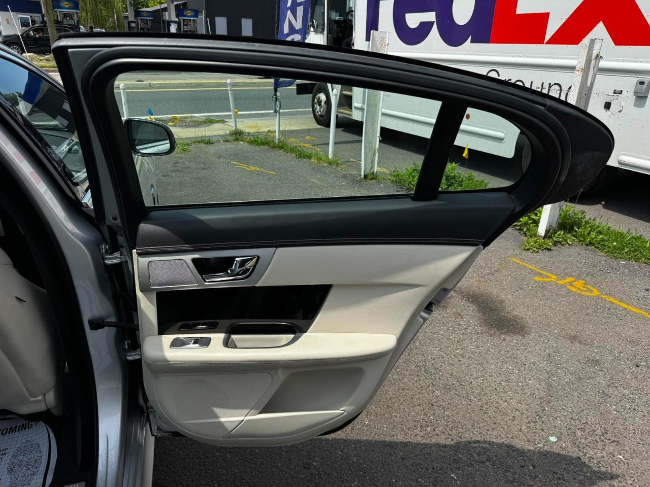 Jaguar XF 4dr Sdn Portfolio 2012