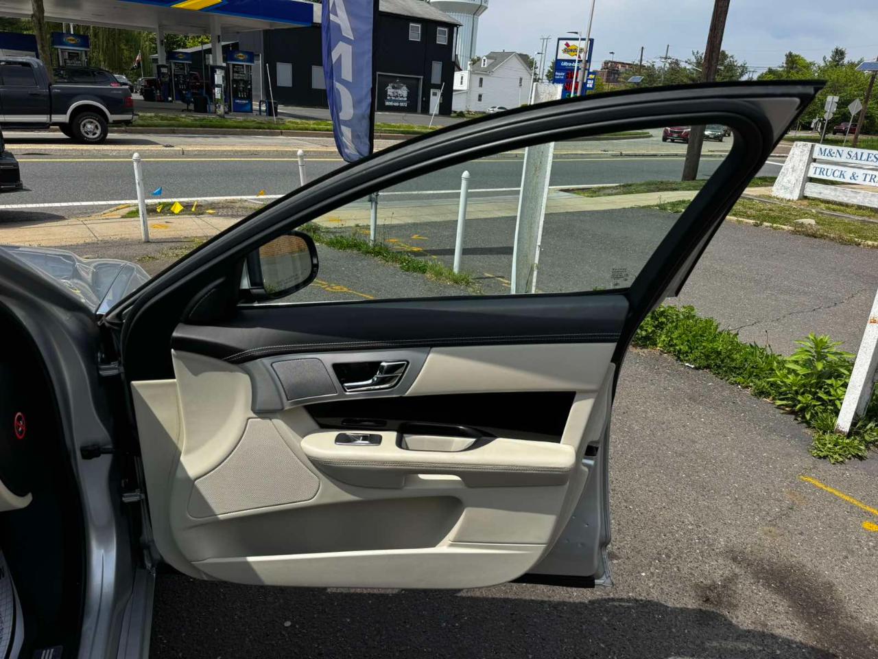 Jaguar XF 4dr Sdn Portfolio 2012