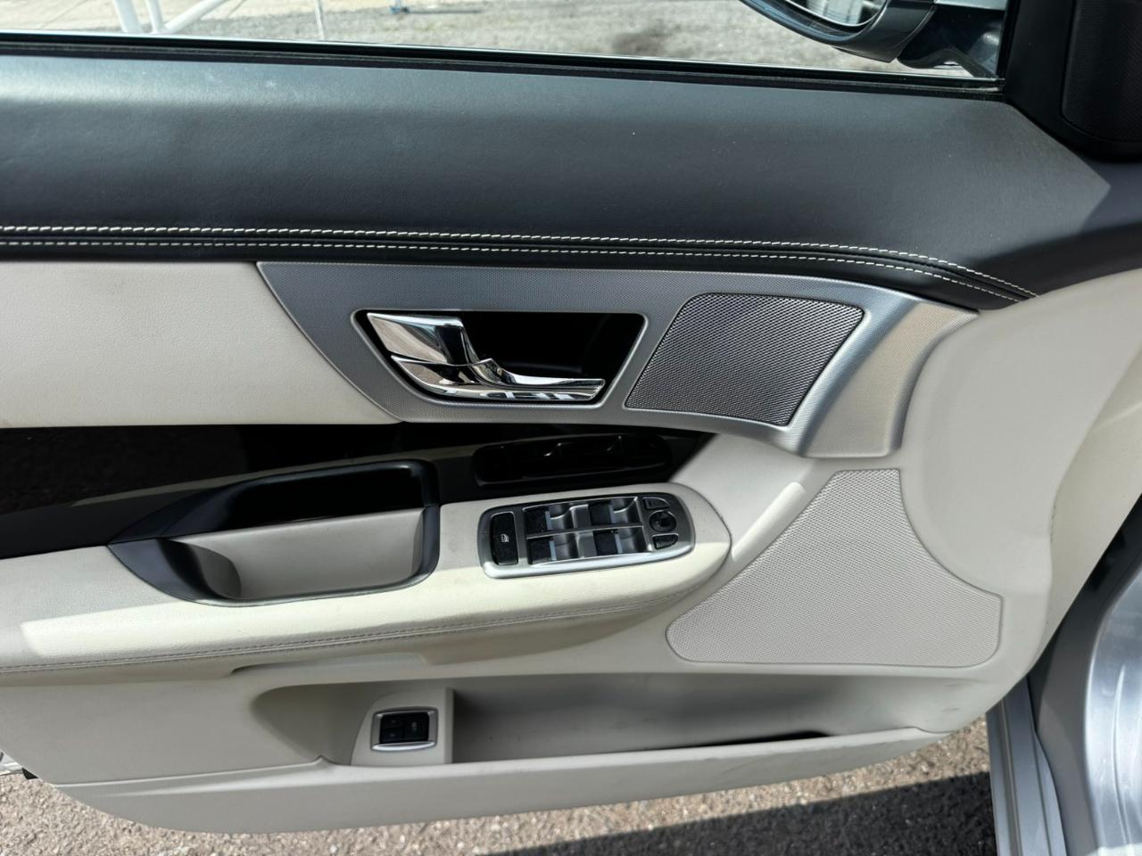 Jaguar XF 4dr Sdn Portfolio 2012