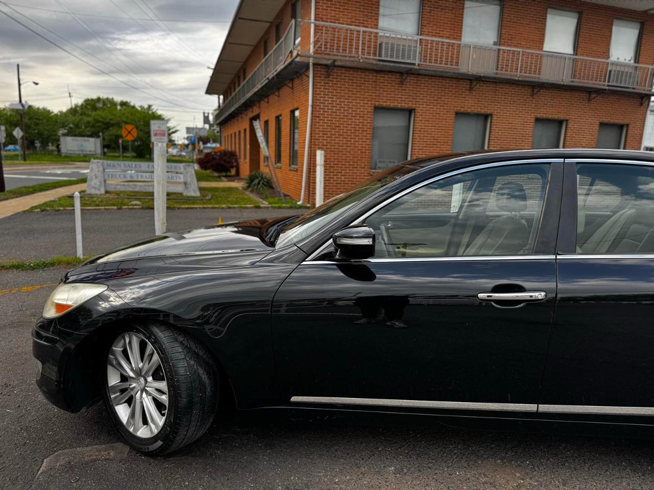 Hyundai Genesis 4dr Sdn 4.6L V8 2010