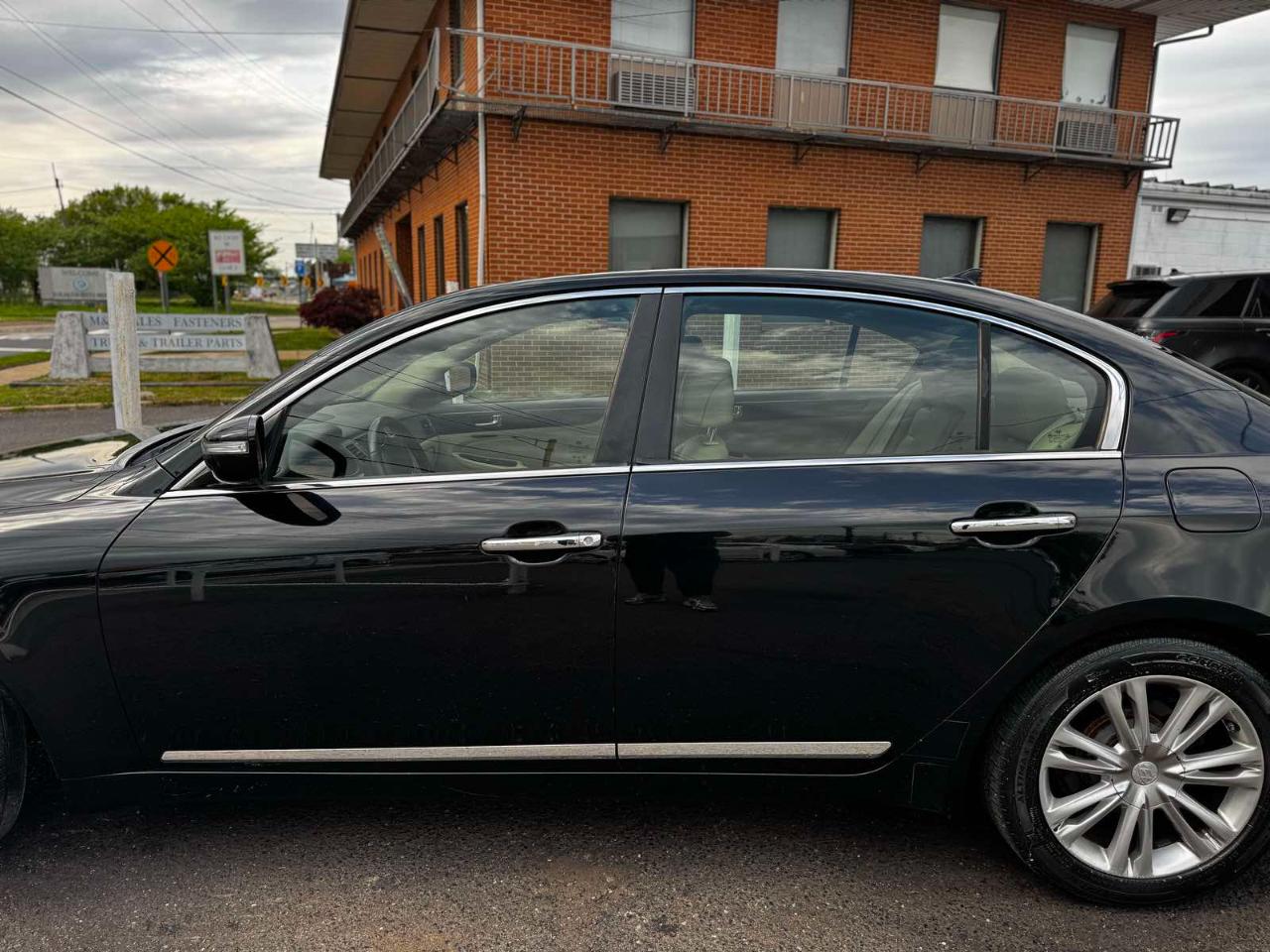 Hyundai Genesis 4dr Sdn 4.6L V8 2010