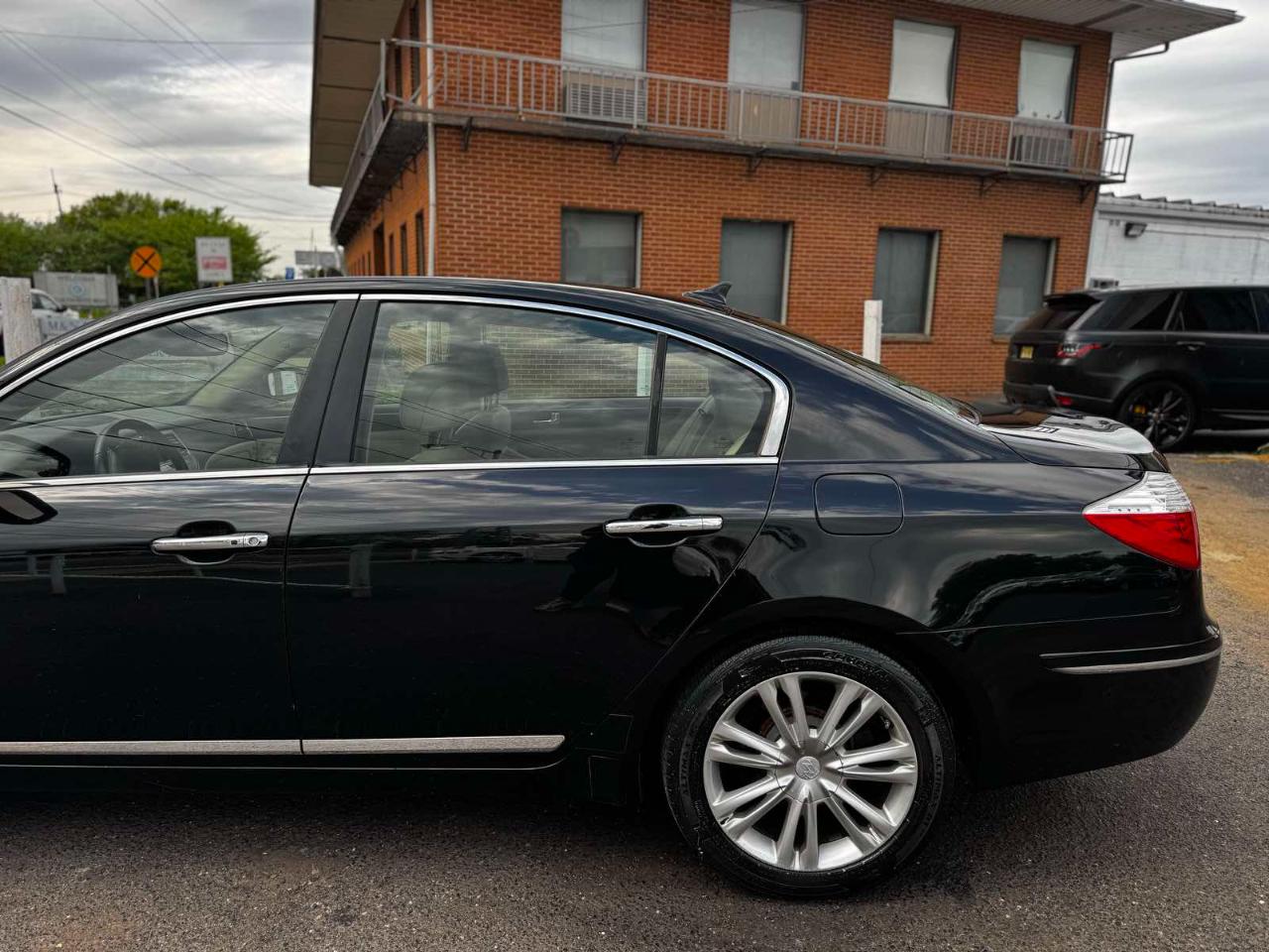 Hyundai Genesis 4dr Sdn 4.6L V8 2010