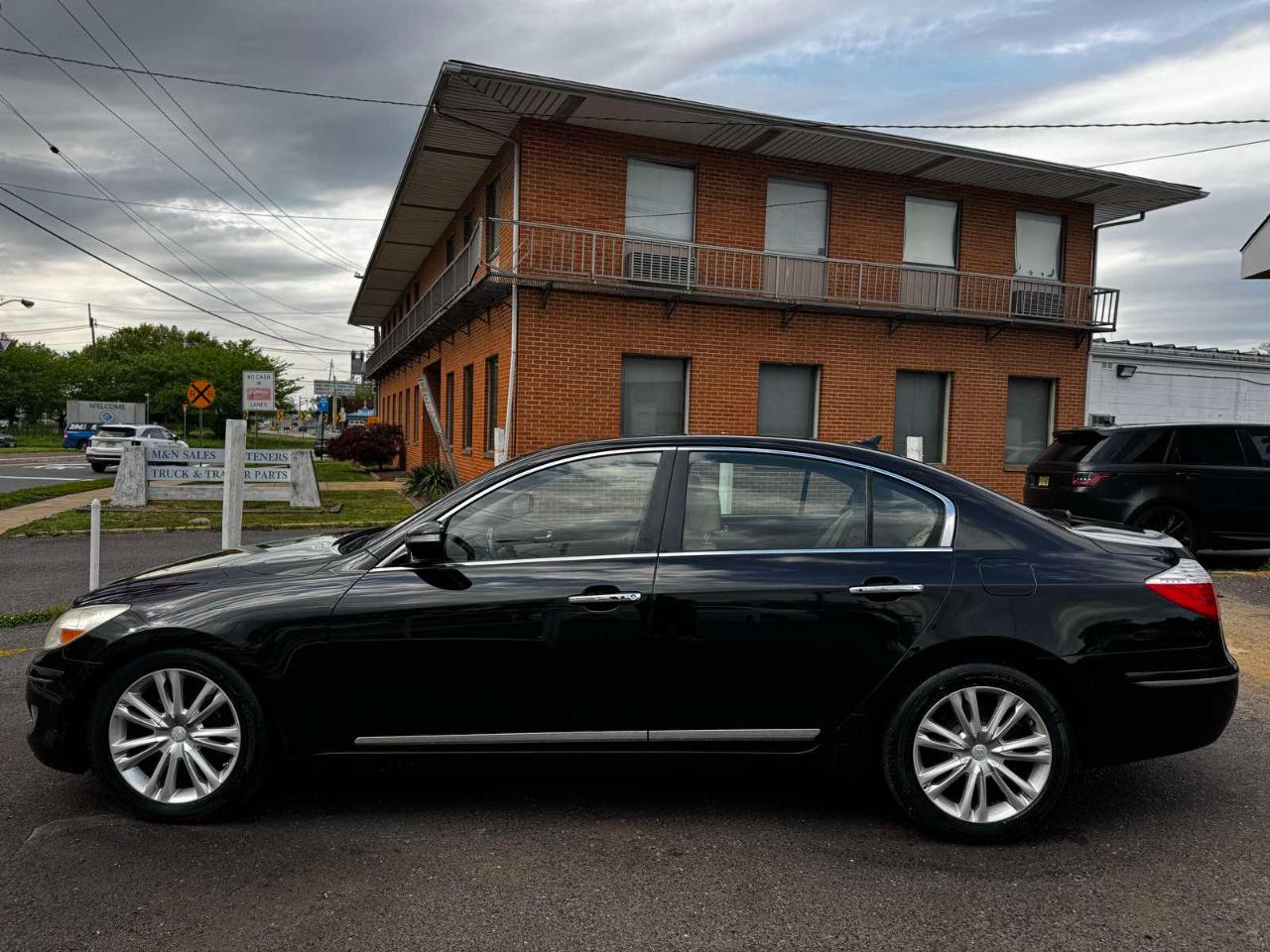 Hyundai Genesis 4dr Sdn 4.6L V8 2010