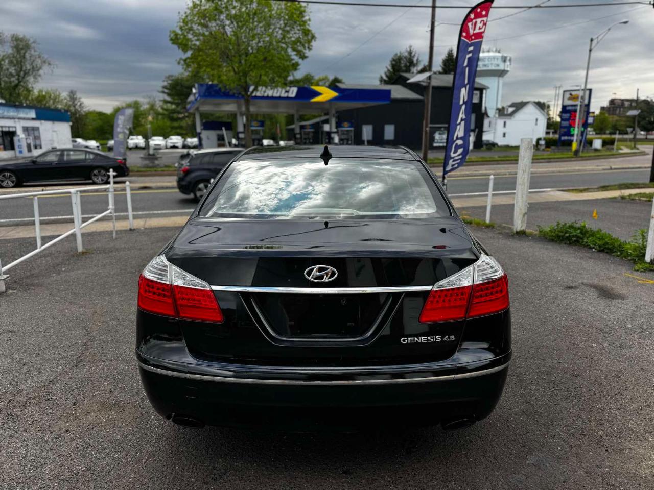 Hyundai Genesis 4dr Sdn 4.6L V8 2010