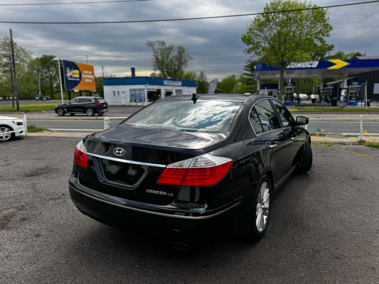 Hyundai Genesis 4dr Sdn 4.6L V8 2010