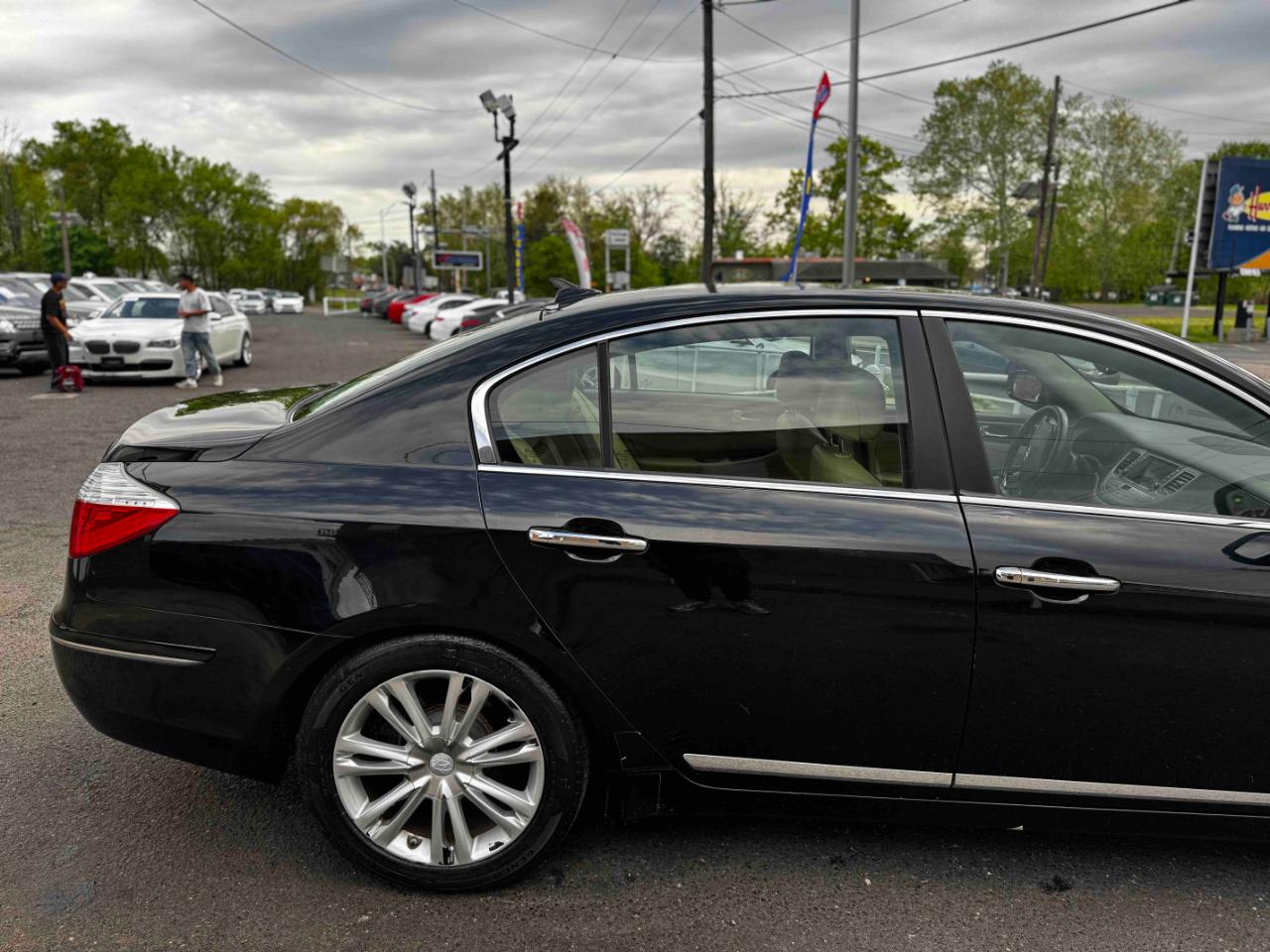 Hyundai Genesis 4dr Sdn 4.6L V8 2010