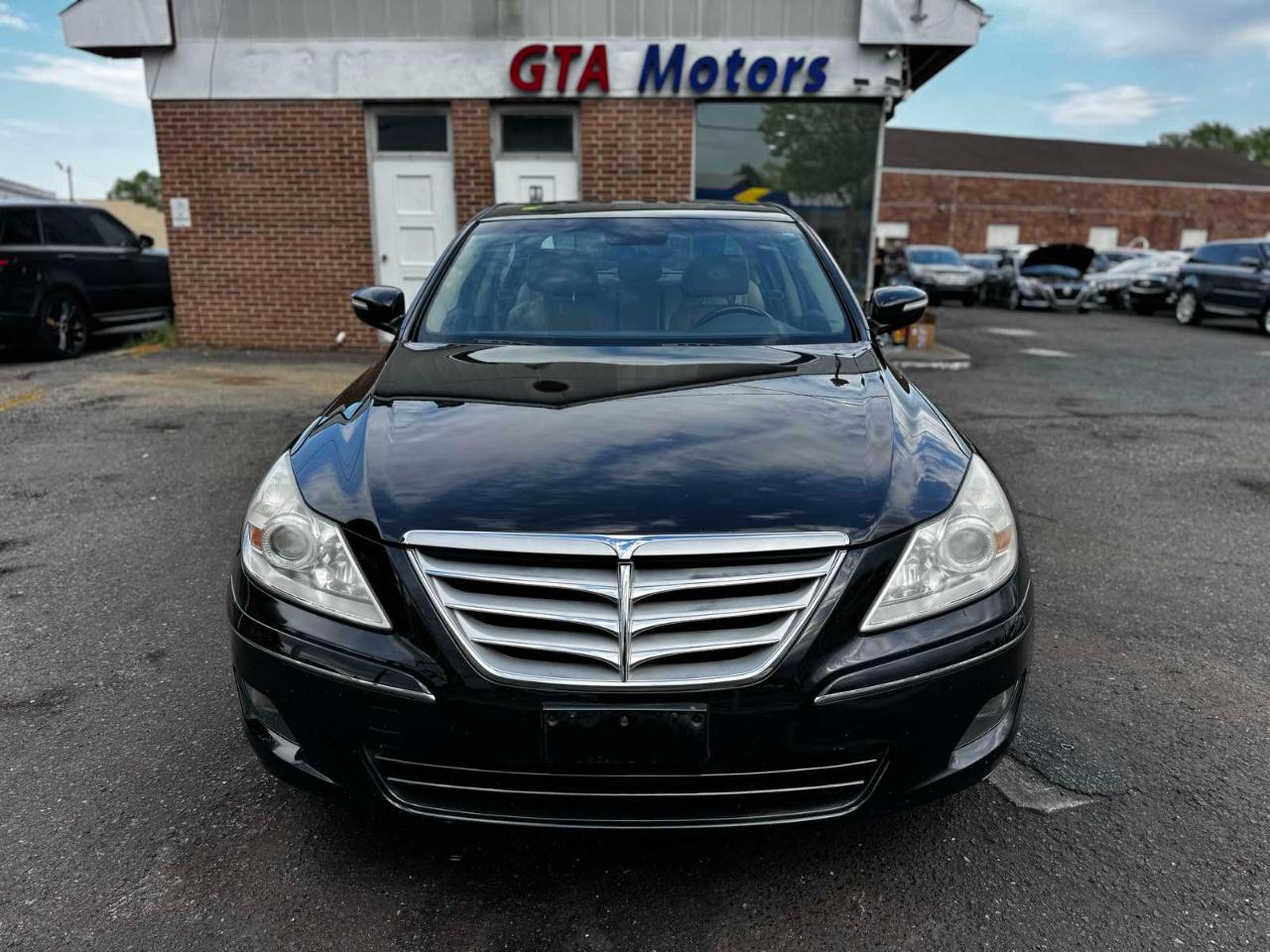 Hyundai Genesis 4dr Sdn 4.6L V8 2010