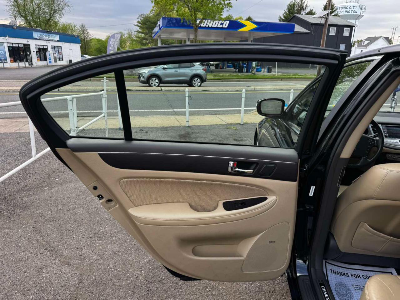 Hyundai Genesis 4dr Sdn 4.6L V8 2010