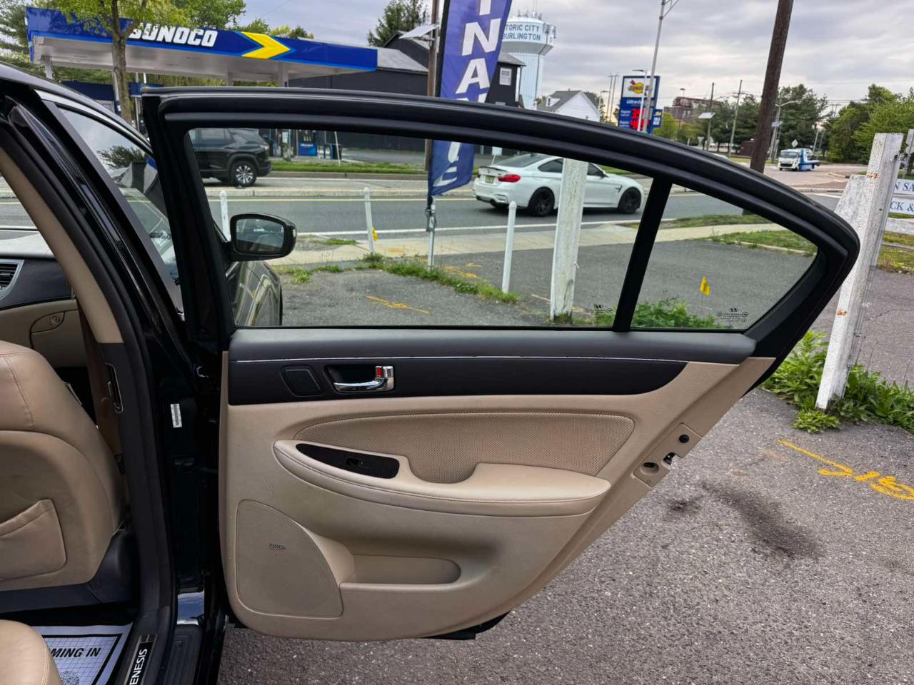 Hyundai Genesis 4dr Sdn 4.6L V8 2010