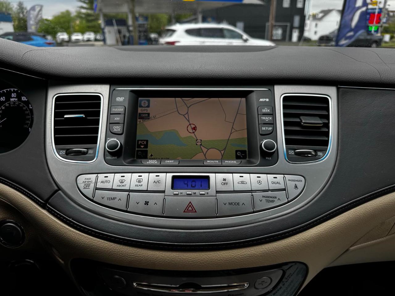 Hyundai Genesis 4dr Sdn 4.6L V8 2010