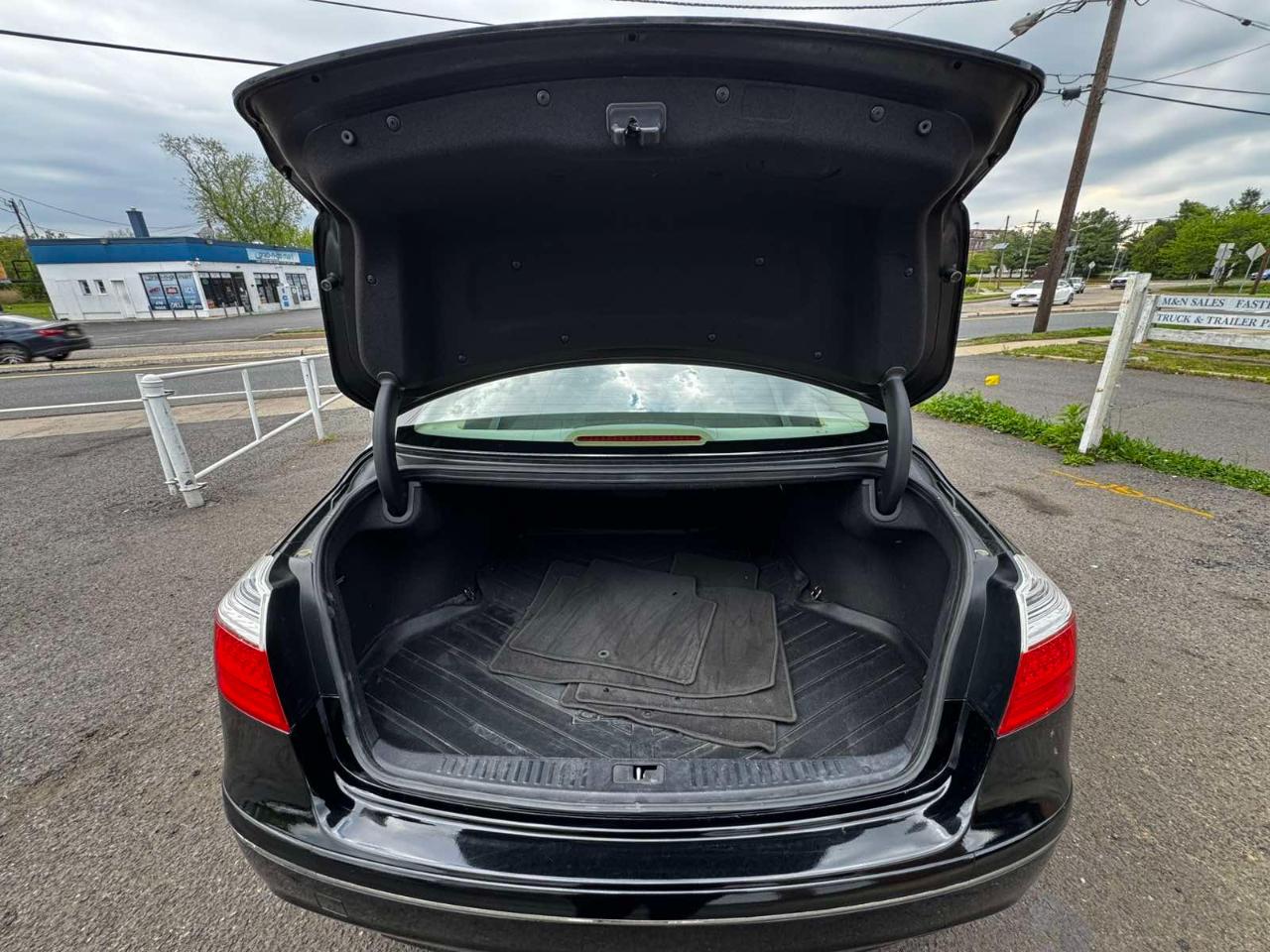 Hyundai Genesis 4dr Sdn 4.6L V8 2010