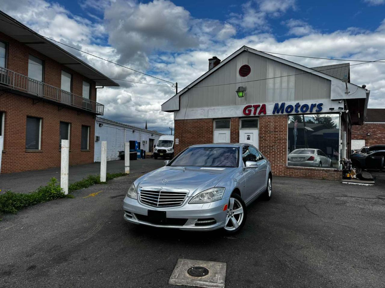 Mercedes-Benz S-Class 4dr Sdn S 550 4MATIC 2012