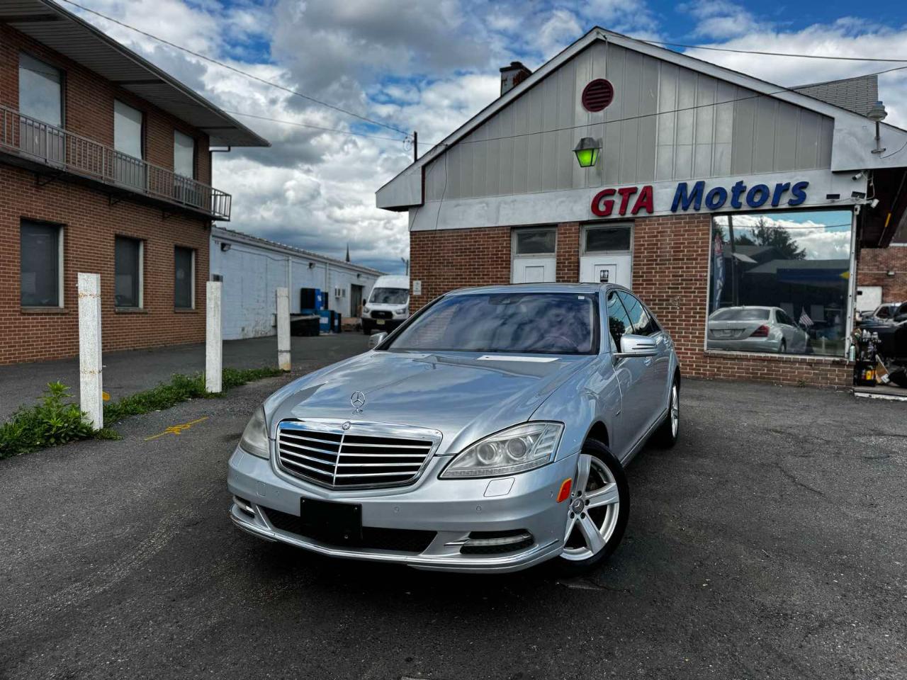 Mercedes-Benz S-Class 4dr Sdn S 550 4MATIC 2012