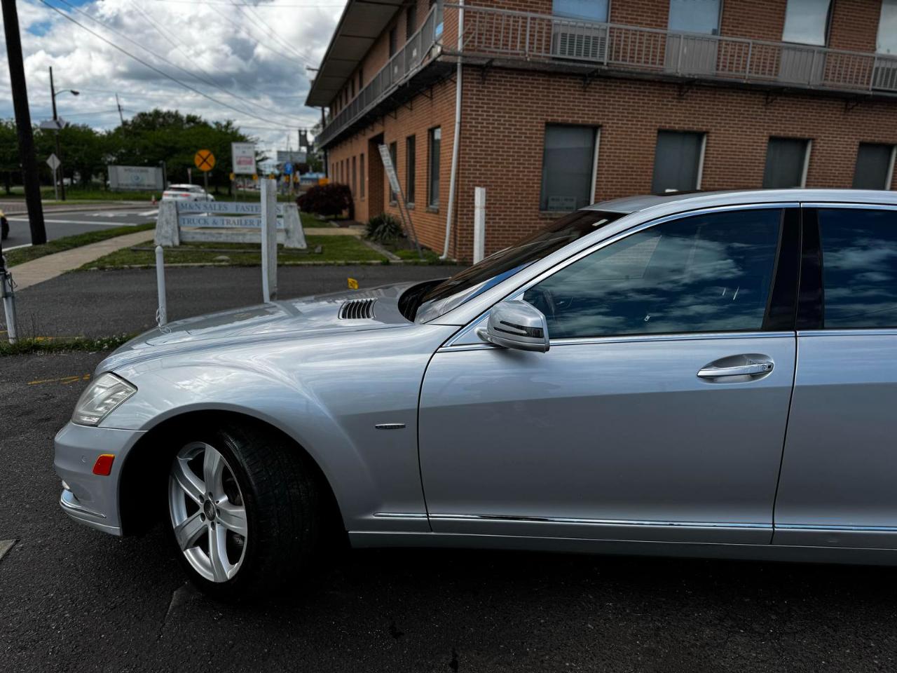 Mercedes-Benz S-Class 4dr Sdn S 550 4MATIC 2012