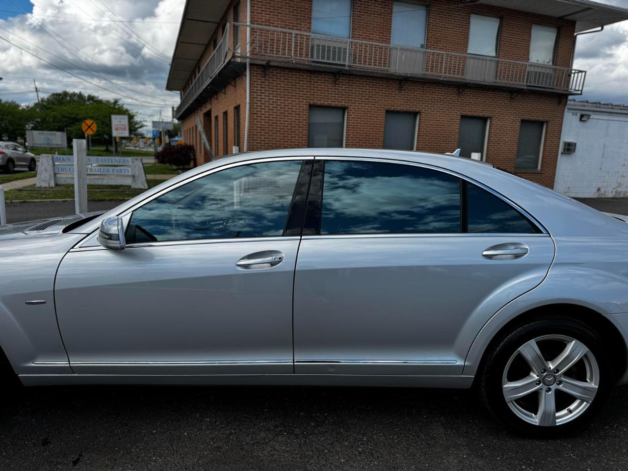 Mercedes-Benz S-Class 4dr Sdn S 550 4MATIC 2012