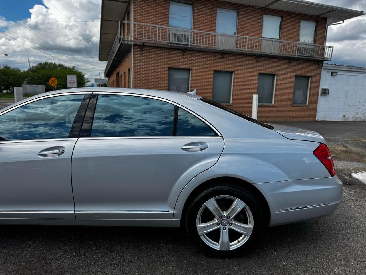 Mercedes-Benz S-Class 4dr Sdn S 550 4MATIC 2012